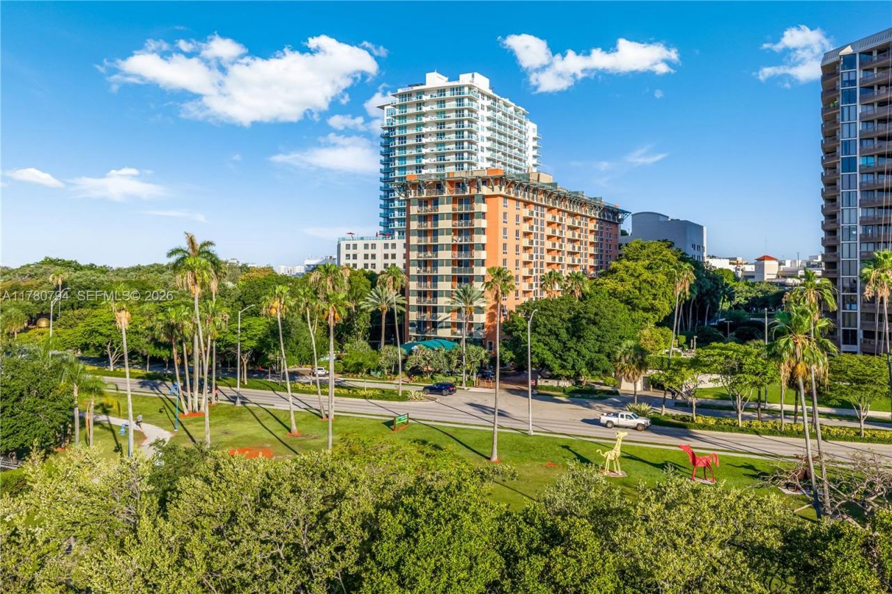 2951 S Bayshore Dr, Unit 815, Miami, FL 33133 Photo