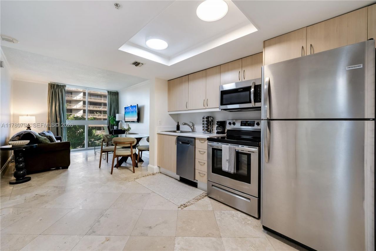 2951 S Bayshore Dr, Unit 815, Miami, FL 33133 Photo