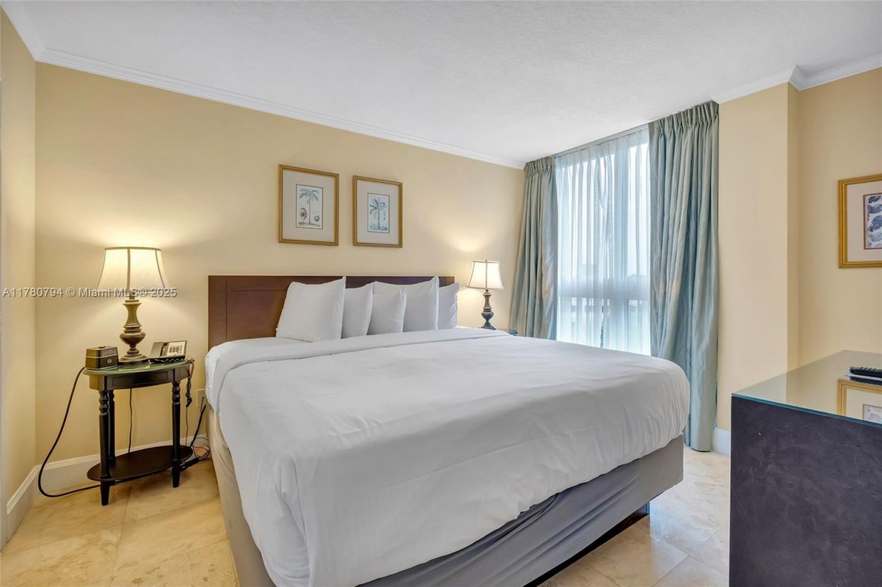 2951 S Bayshore Dr, Unit 815, Miami, FL 33133 Photo