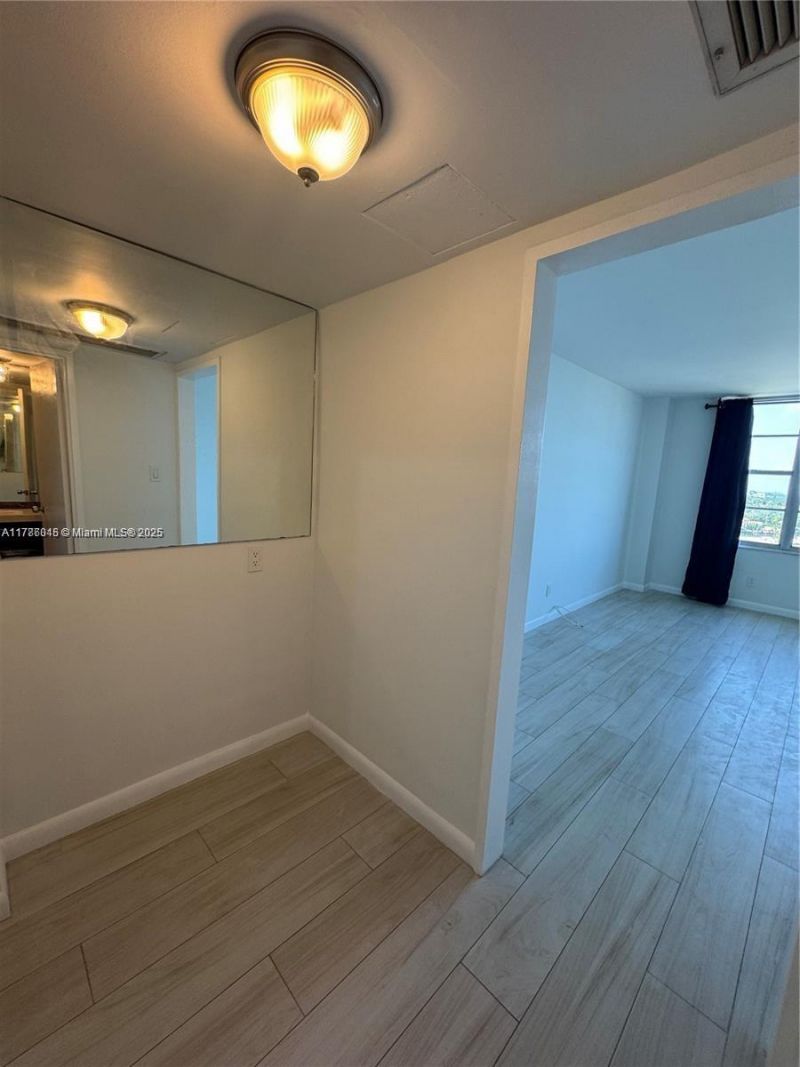5161 Collins Ave, Unit 1206, Miami Beach, FL 33140 Photo