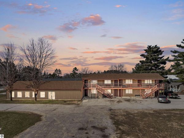 1341 Lakeshore Drive S, Lake City, MI 49651