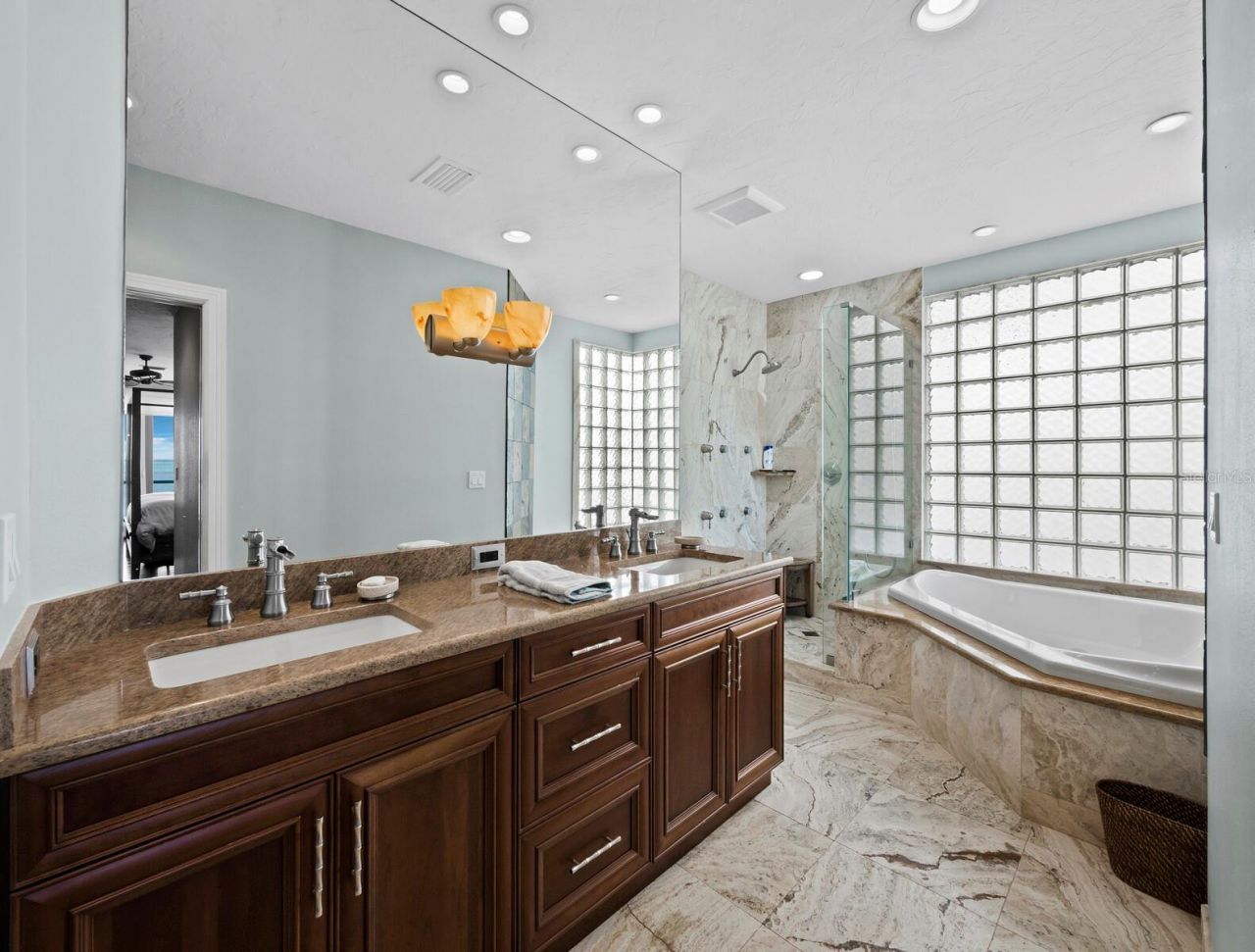 340 Gulf Of Mexico Drive, Unit 124, Longboat Key, FL 34228 Photo