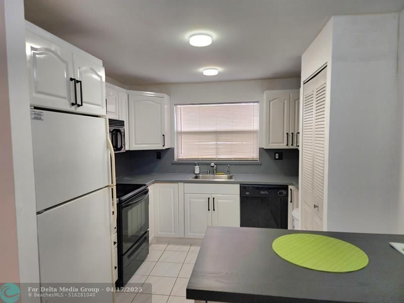 9521 Sunrise Lakes Boulevard, Unit 103, Sunrise, FL 33322 Photo