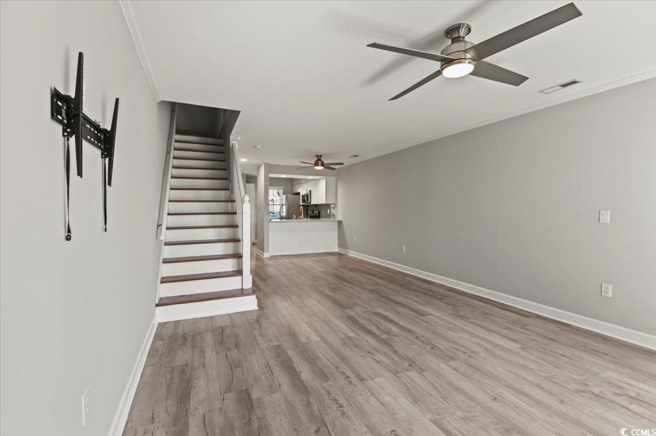 914 Hillside Dr. S Photo 10