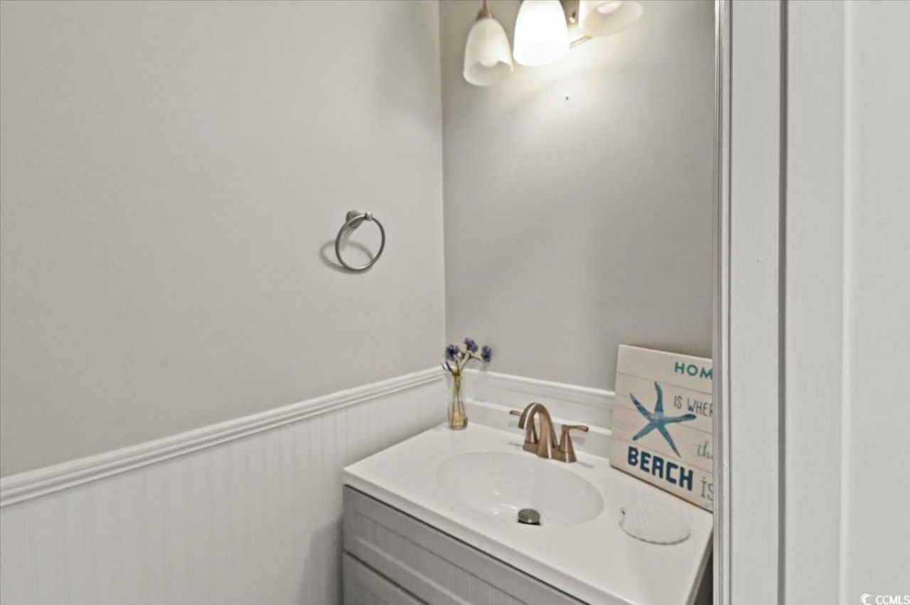 914 Hillside Dr. S Photo 23