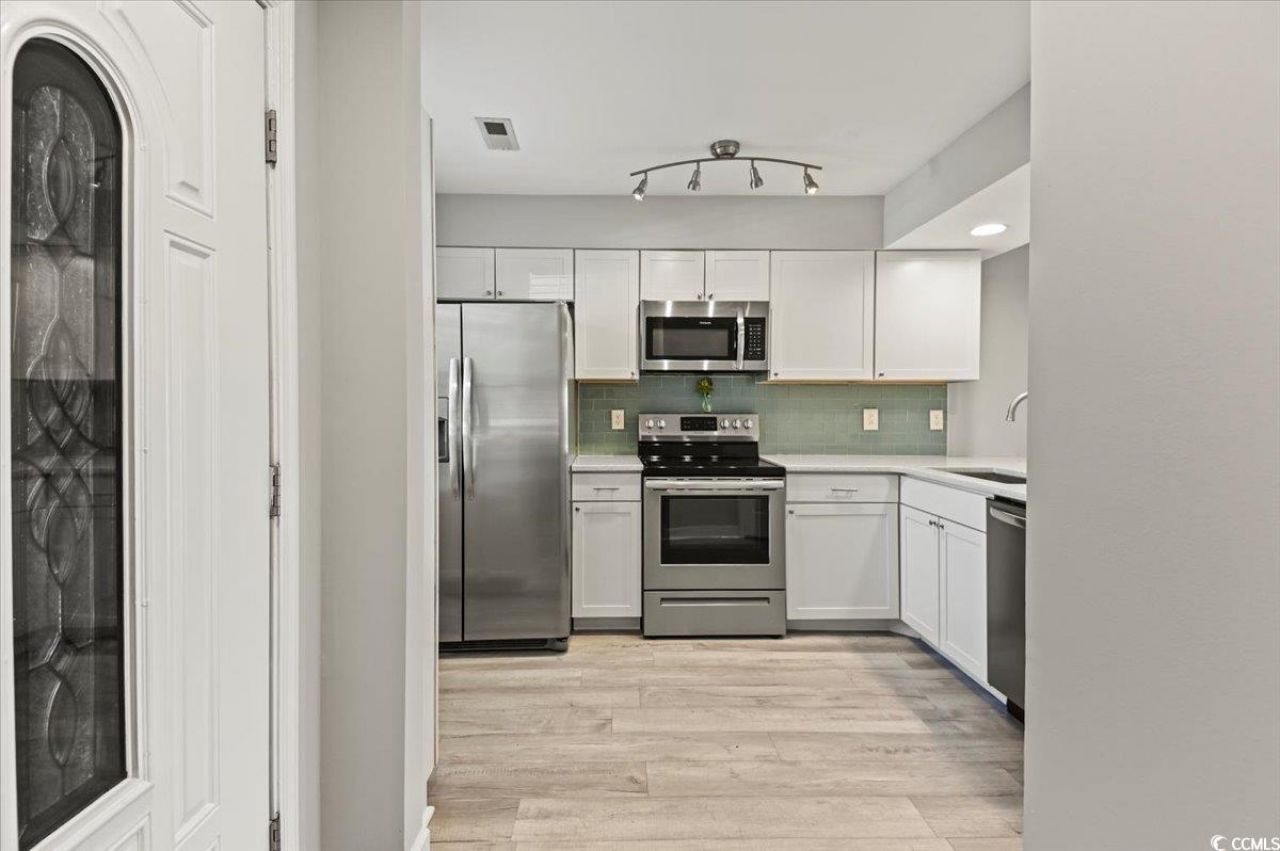 914 Hillside Dr. S Photo 4