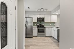 914 Hillside Dr. S photo 4