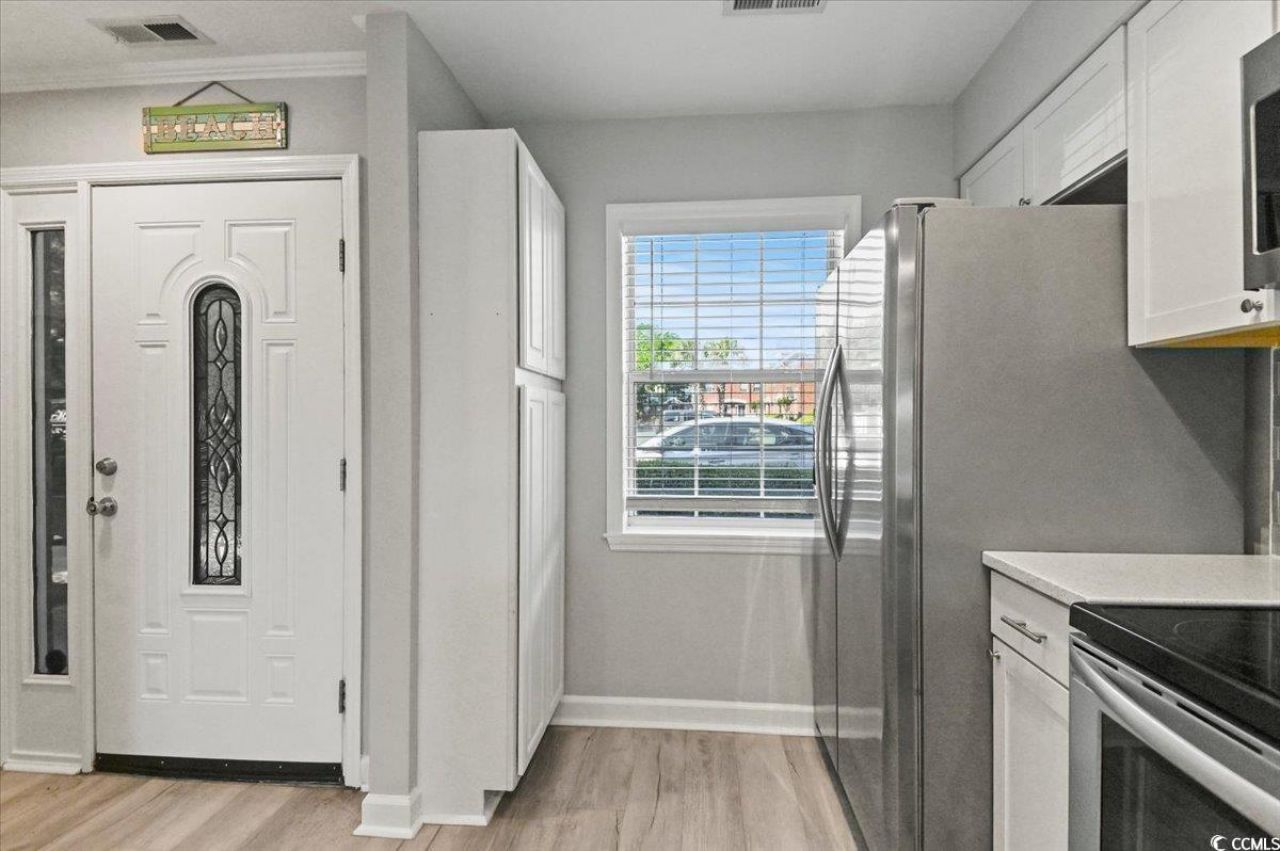 914 Hillside Dr. S Photo 6