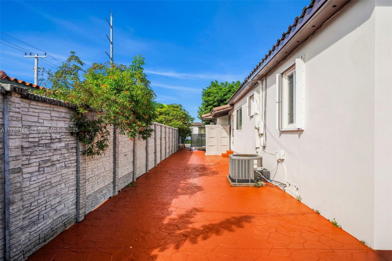 6150 SW 15th St, West Miami, FL 33144 Photo