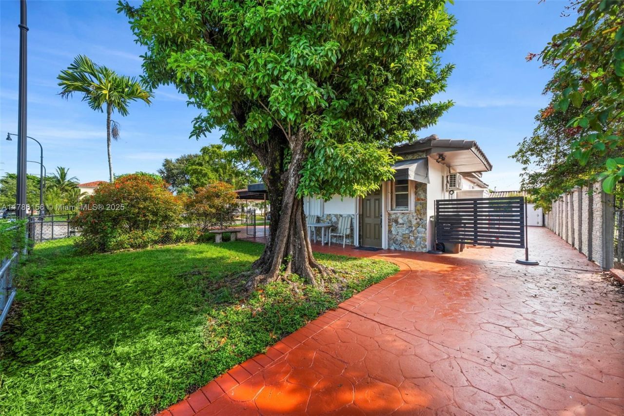 6150 SW 15th St, West Miami, FL 33144 Photo