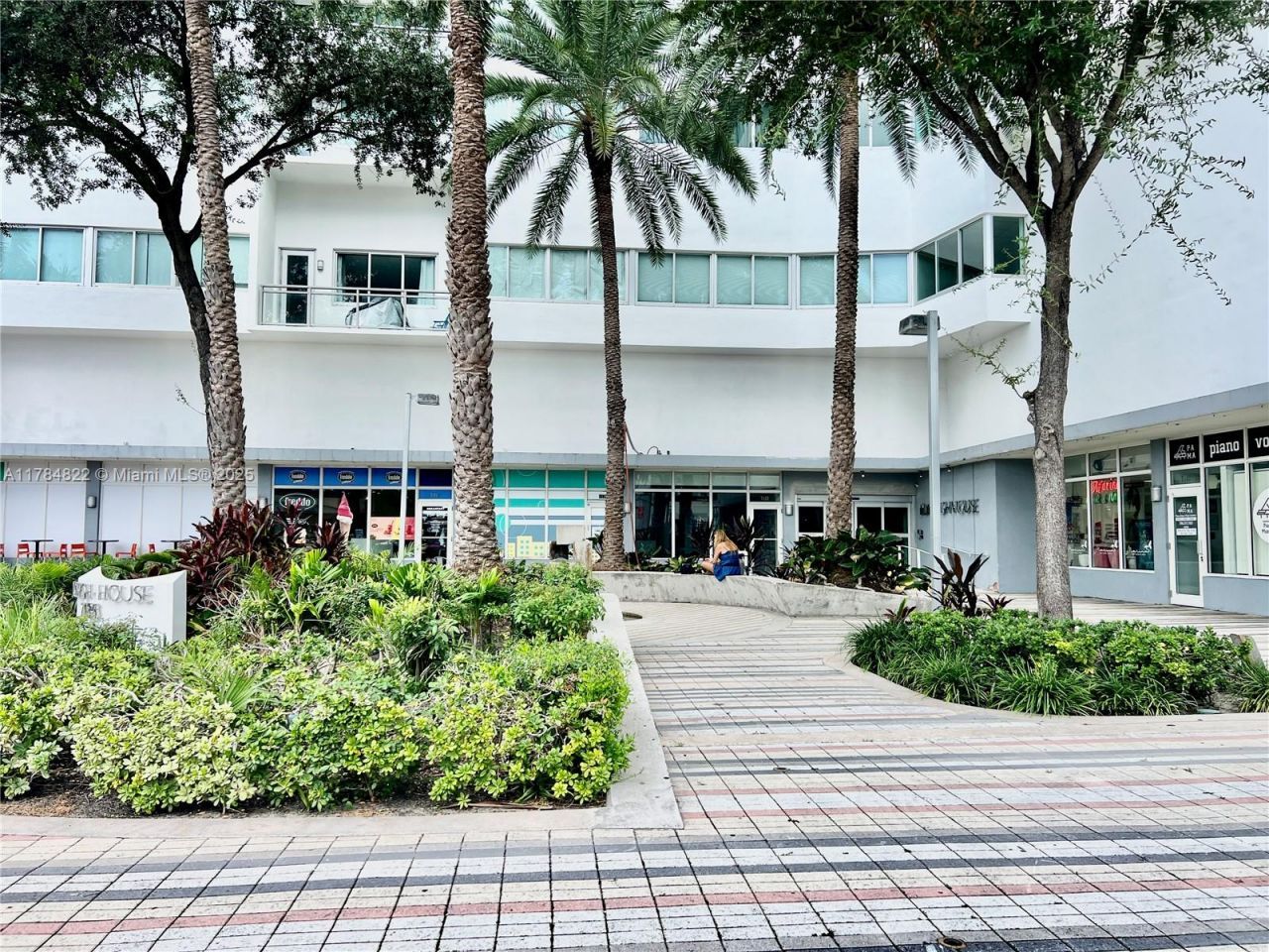 7135 Collins Ave, Unit 621, Miami Beach, FL 33141 Photo