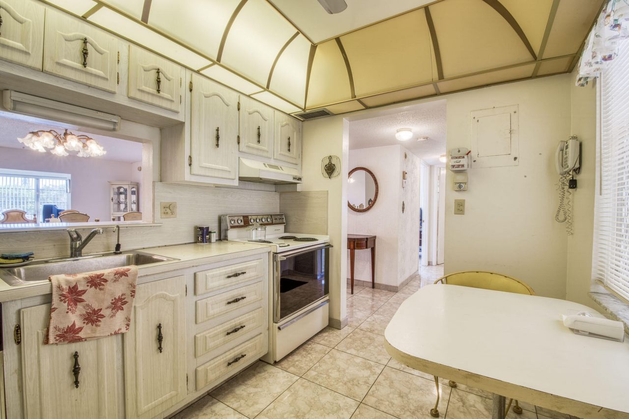 4281 NW 41st Street, Unit 320, Lauderdale Lakes, FL 33319 Photo