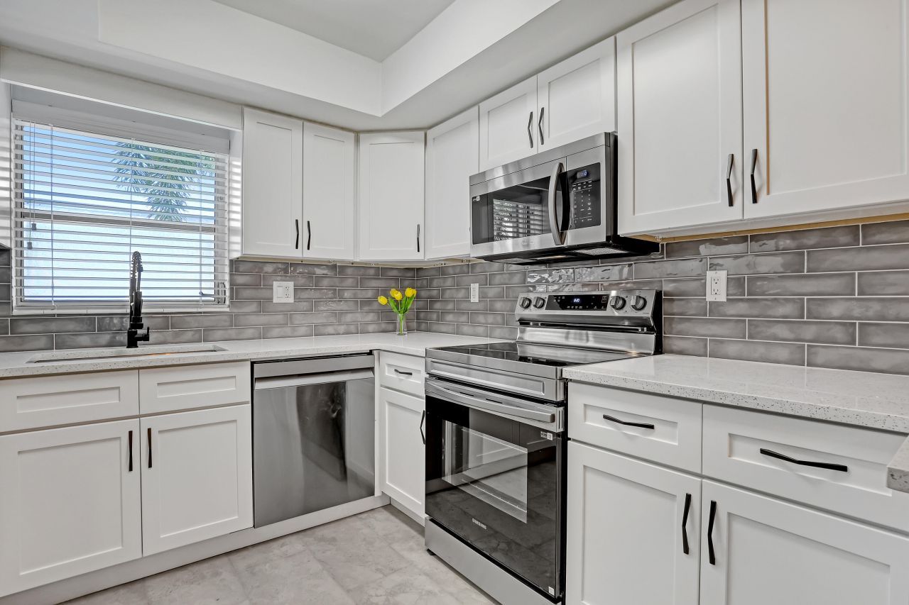 2894 Crosley Drive E, Unit G, West Palm Beach, FL 33415 Photo