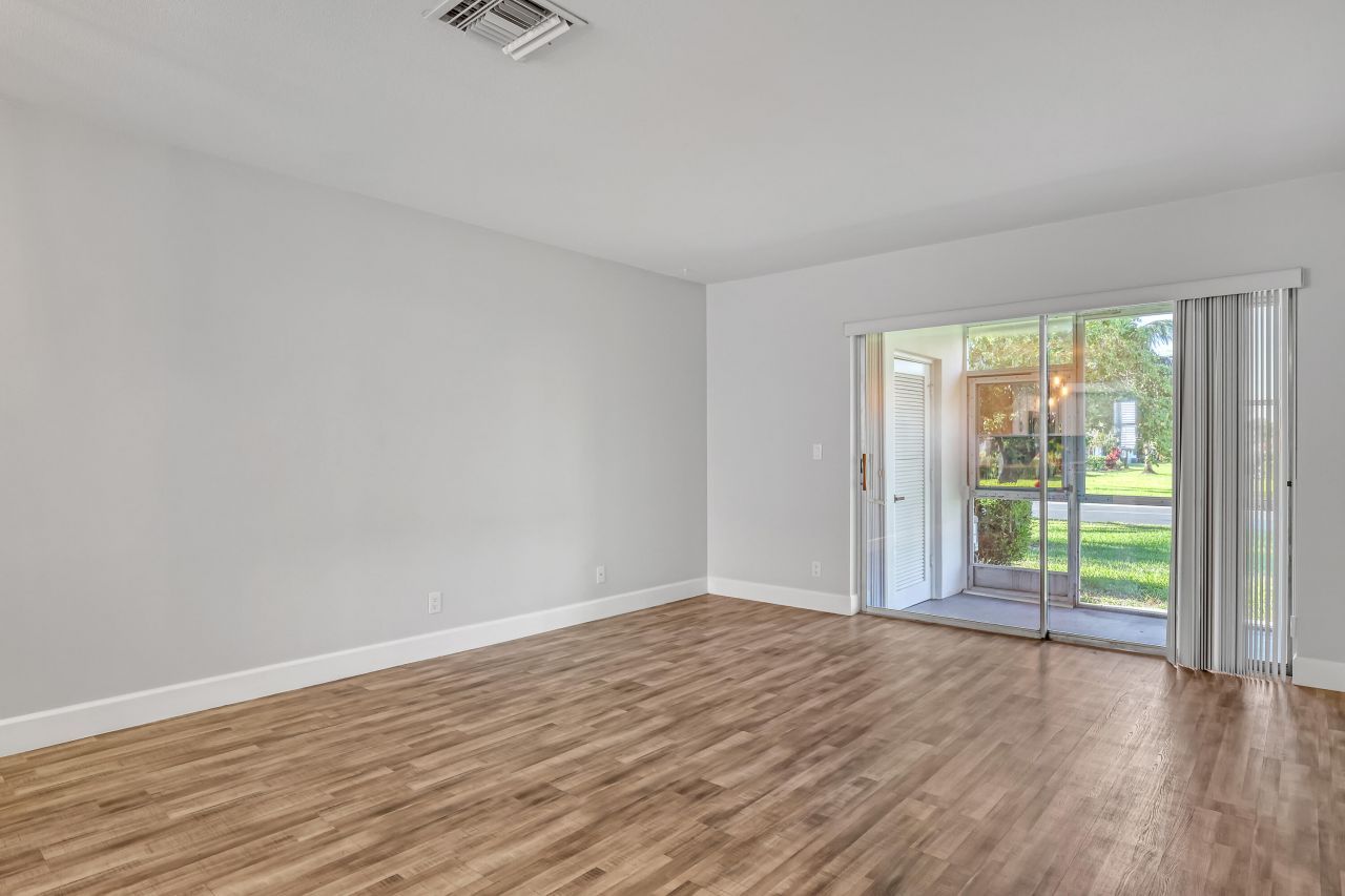 2894 Crosley Drive E, Unit G, West Palm Beach, FL 33415 Photo