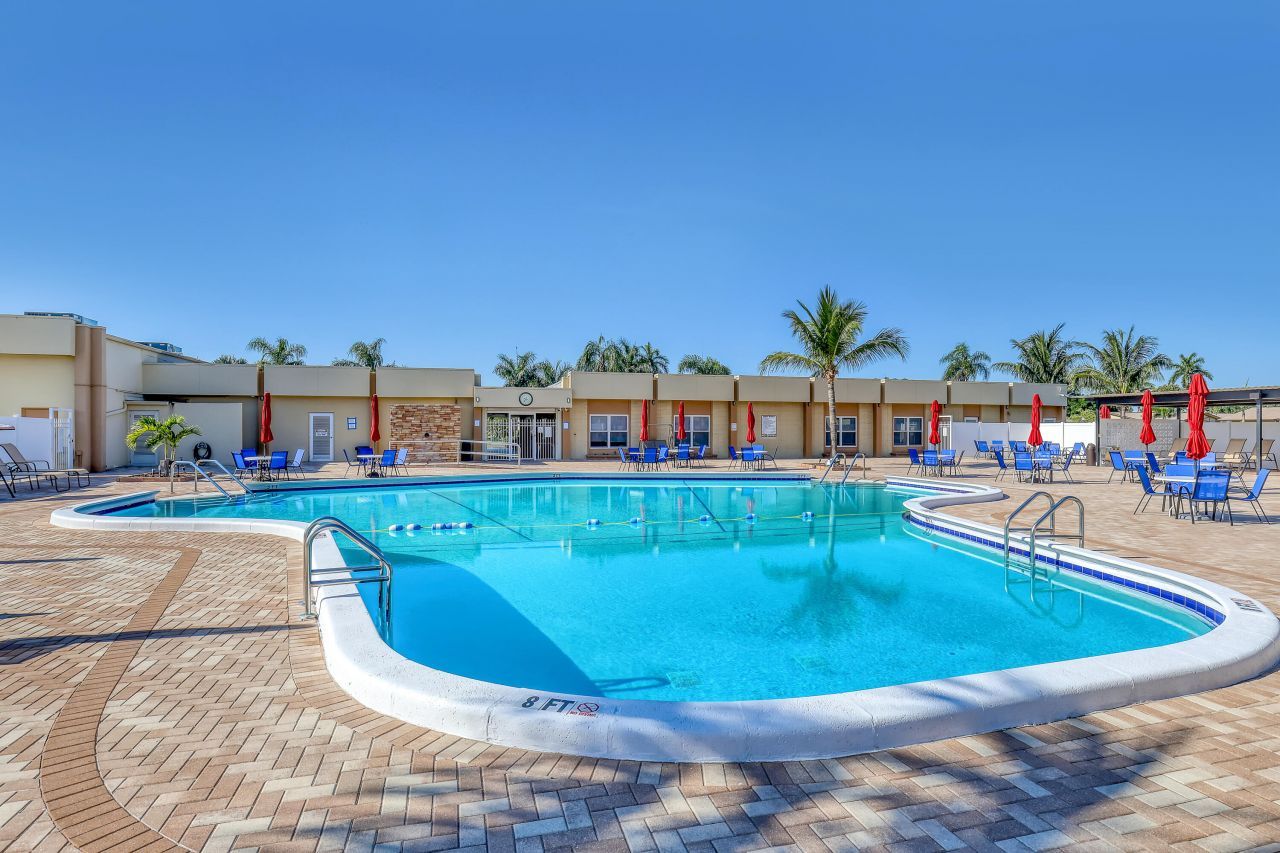 2894 Crosley Drive E, Unit G, West Palm Beach, FL 33415 Photo