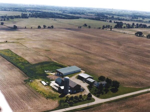 W11360 Raube Rd, Springvale, WI 53919