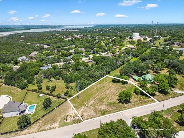 6 N Ritchie Road, Woodway, TX 76712