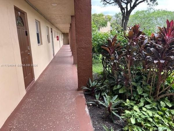 9350 Sunrise Lakes Blvd, Unit 109, Sunrise, FL 33322