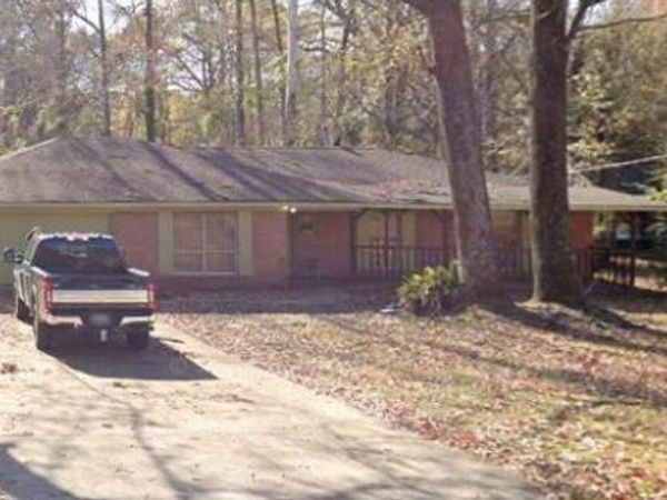 865 Fairfax Circle, Jackson, MS 39211