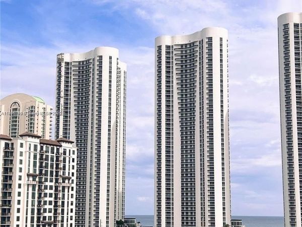 300 Bayview Dr, Unit 915, Sunny Isles Beach, FL 33160