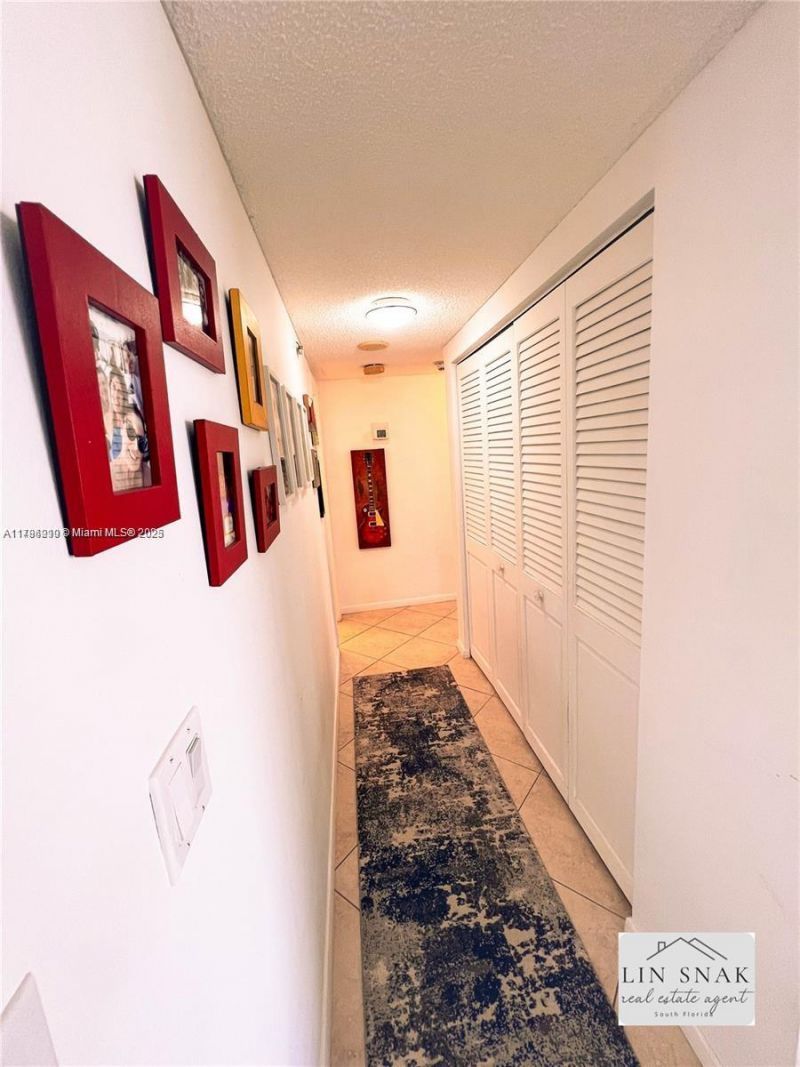 300 Bayview Dr, Unit 915, Sunny Isles Beach, FL 33160 Photo