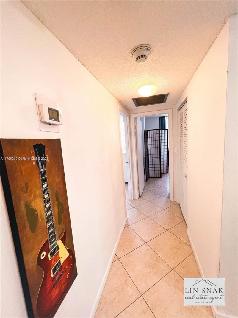300 Bayview Dr, Unit 915, Sunny Isles Beach, FL 33160 Photo