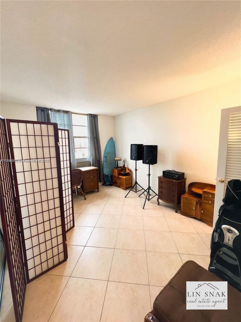 300 Bayview Dr, Unit 915, Sunny Isles Beach, FL 33160 Photo