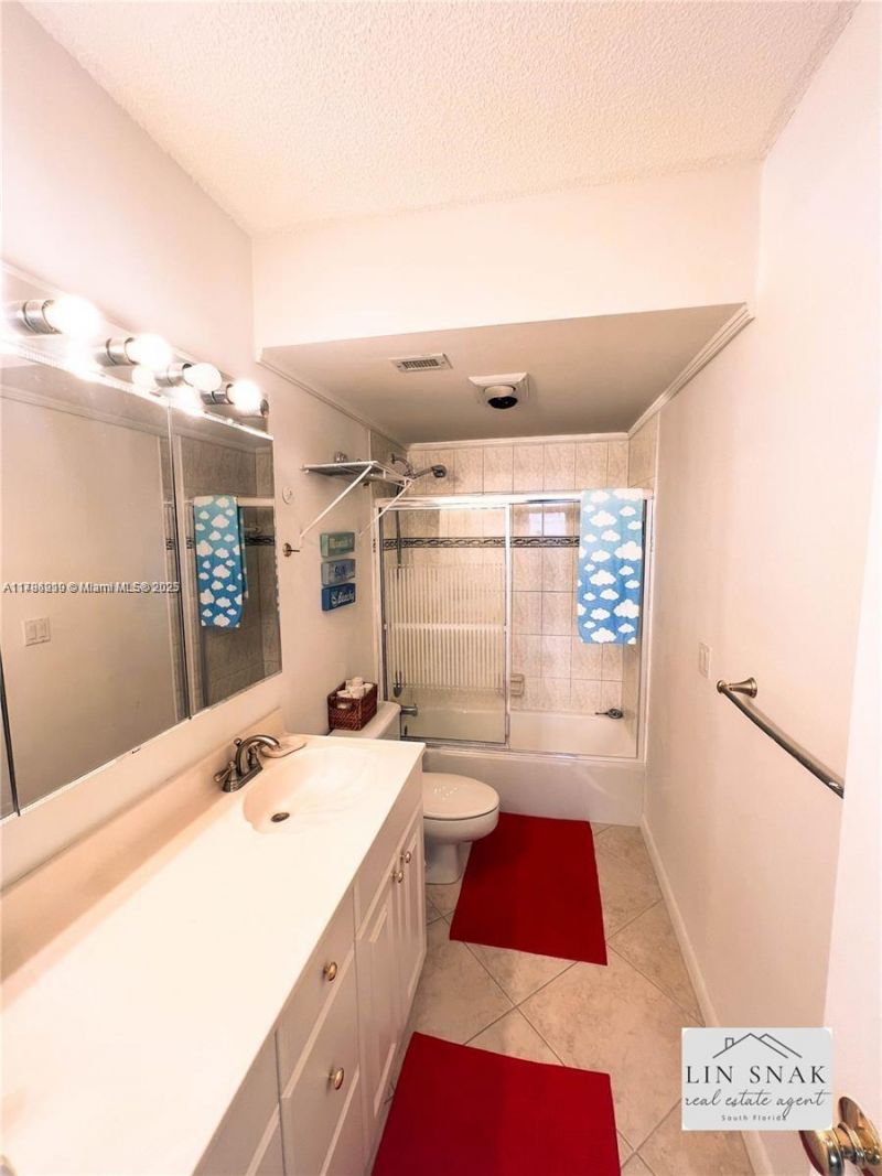 300 Bayview Dr, Unit 915, Sunny Isles Beach, FL 33160 Photo