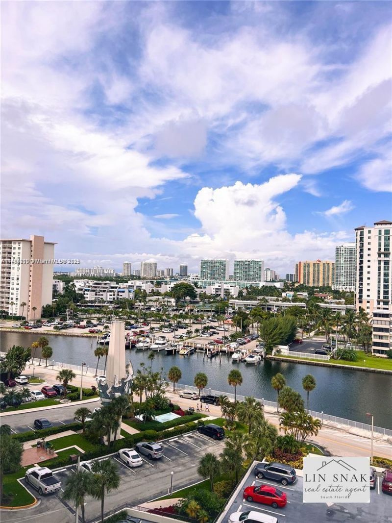 300 Bayview Dr, Unit 915, Sunny Isles Beach, FL 33160 Photo