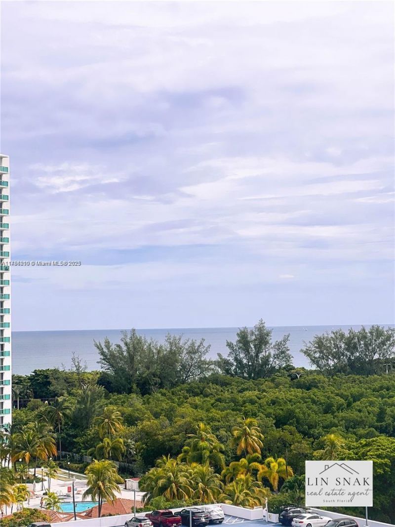 300 Bayview Dr, Unit 915, Sunny Isles Beach, FL 33160 Photo