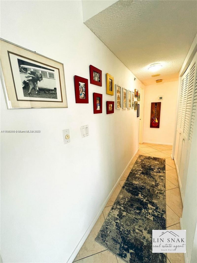 300 Bayview Dr, Unit 915, Sunny Isles Beach, FL 33160 Photo