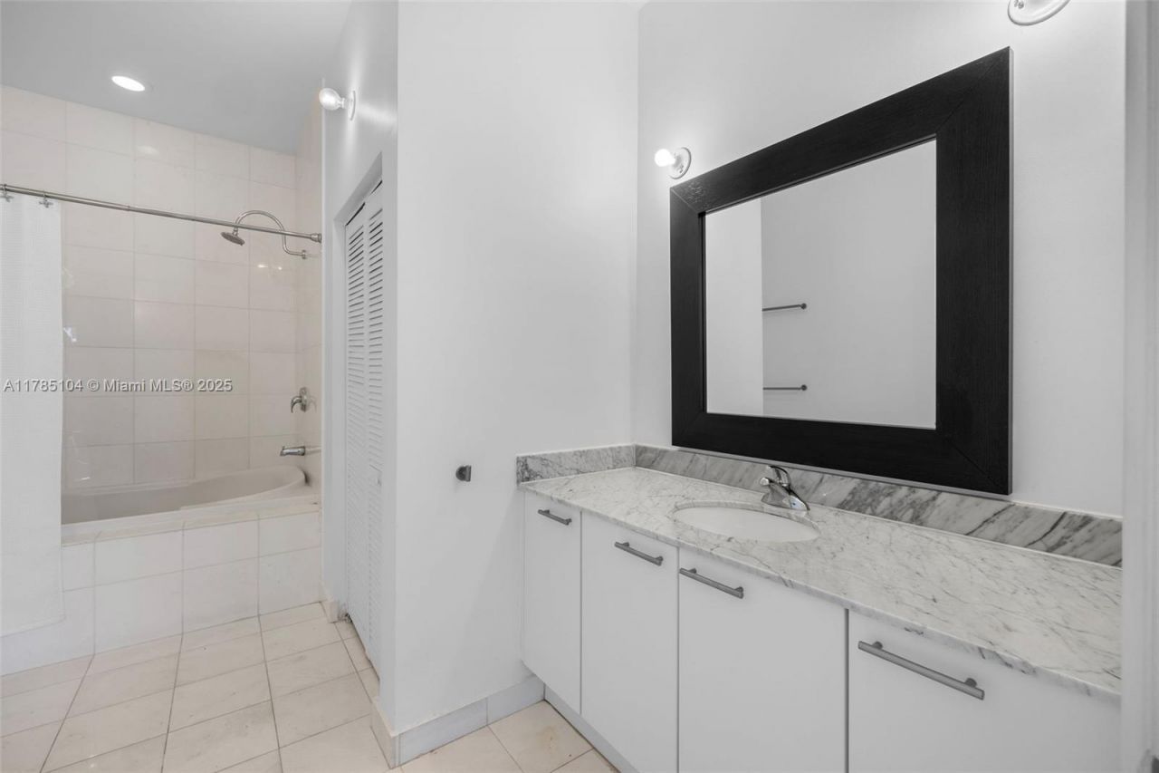 2001 Meridian Ave, Unit 412, Miami Beach, FL 33139 Photo