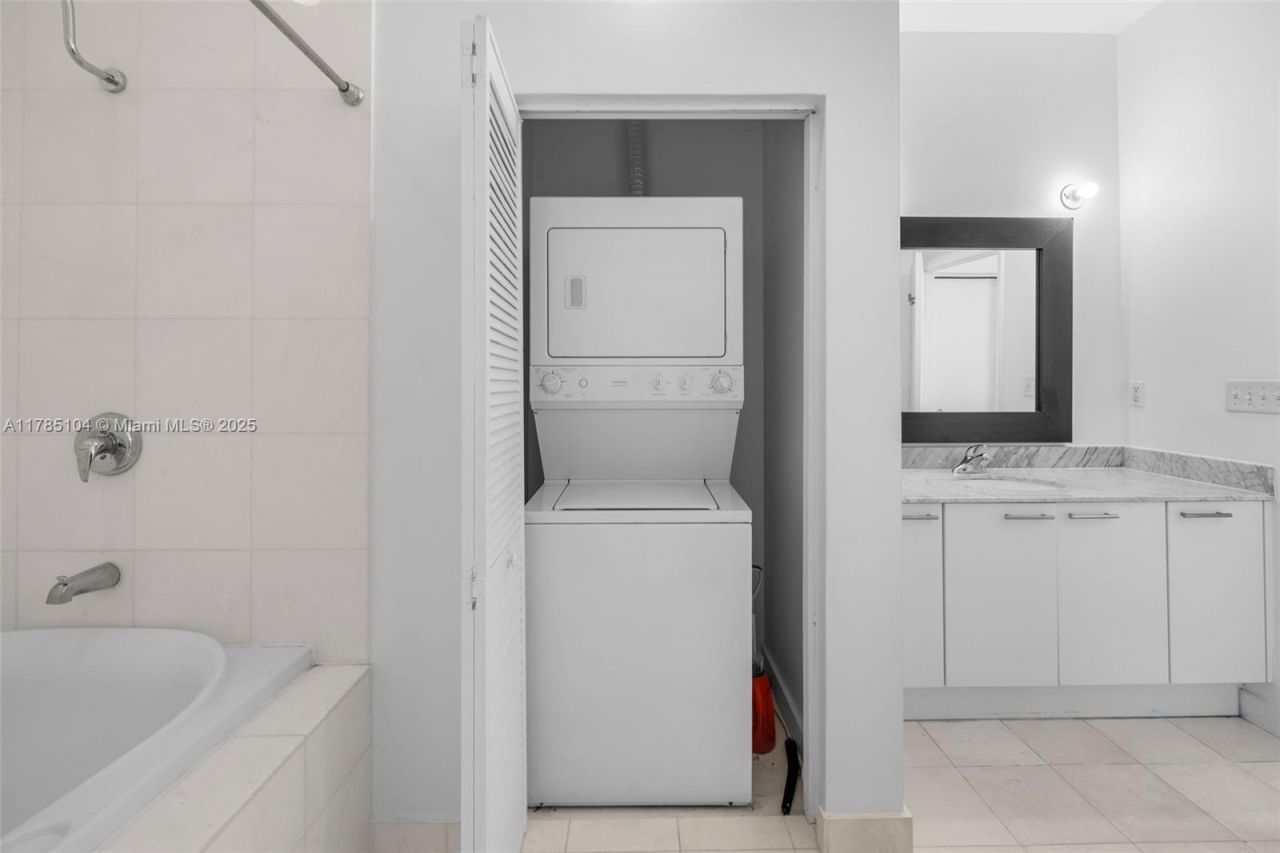 2001 Meridian Ave, Unit 412, Miami Beach, FL 33139 Photo