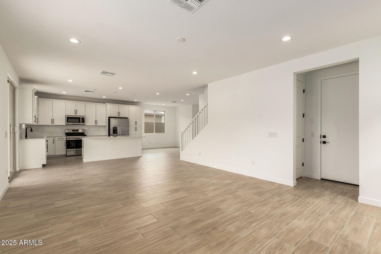 16980 W Winston Drive, Goodyear, AZ 85338 Main Photo