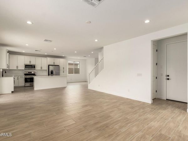 16980 W WINSTON Drive, Goodyear, AZ 85338