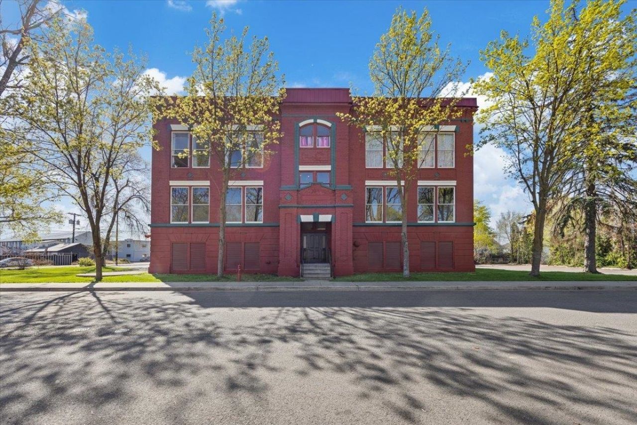 5634 E Commerce Ave, Spokane, WA 99207 Main Photo
