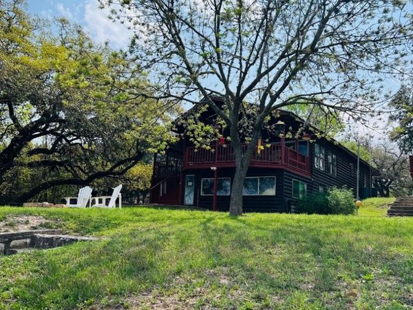 272 N Lakeshore Dr, Bandera, TX 78003