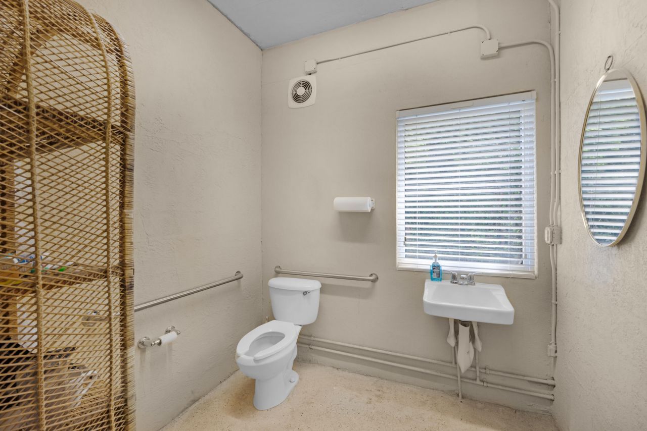 89015 Overseas Highway, Unit 5, Tavernier, FL 33070 Photo