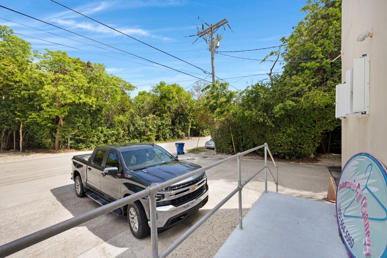 89015 Overseas Highway, Unit 5, Tavernier, FL 33070 Photo