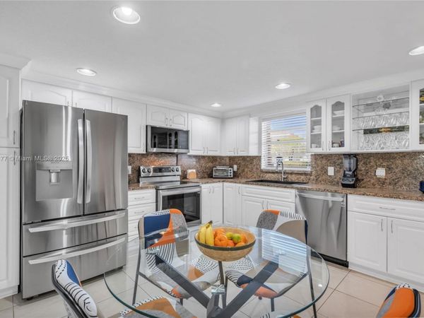 281 S Hollybrook Dr, Unit 106, Pembroke Pines, FL 33025