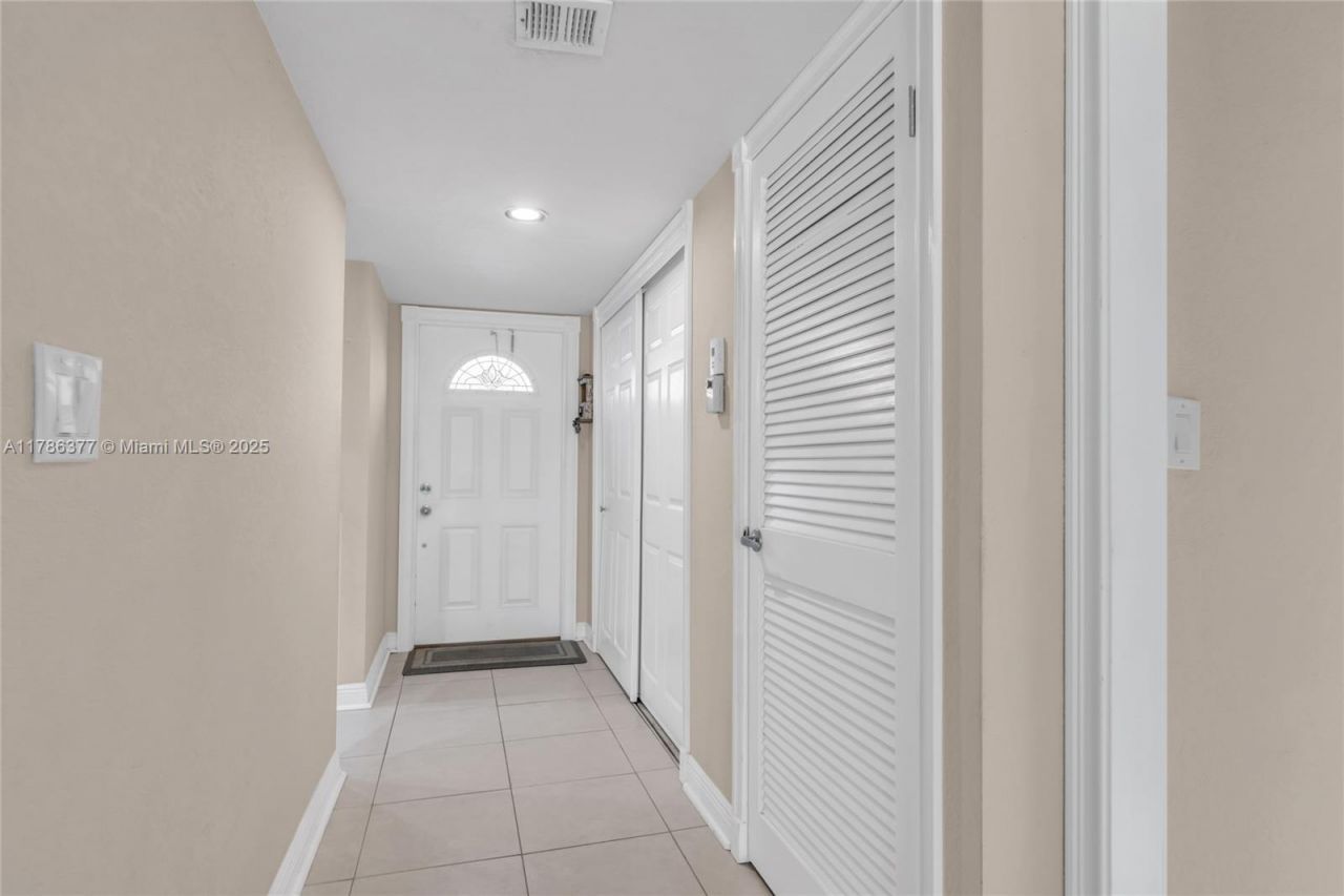 281 S Hollybrook Dr, Unit 106, Pembroke Pines, FL 33025 Photo