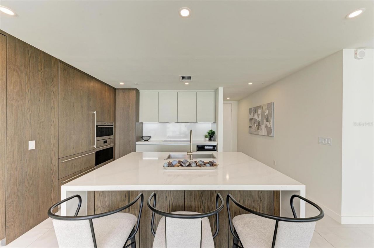 111 Golden Gate Point, Unit 402, Sarasota, FL 34236 Photo