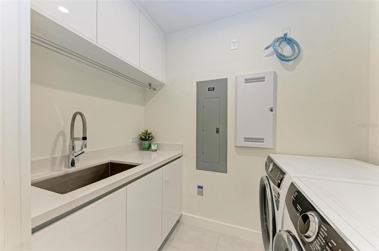 111 Golden Gate Point, Unit 402, Sarasota, FL 34236 Photo