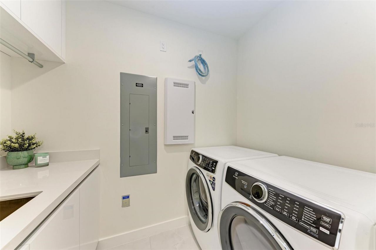 111 Golden Gate Point, Unit 402, Sarasota, FL 34236 Photo