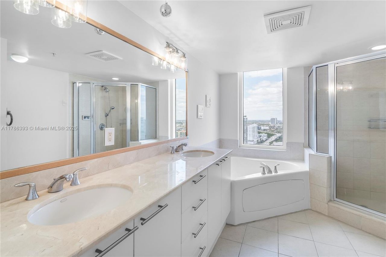 16699 Collins Ave, Unit 3107, Sunny Isles Beach, FL 33160 Photo