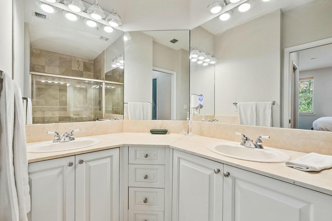 696 Fern Street, West Palm Beach, FL 33401 Photo