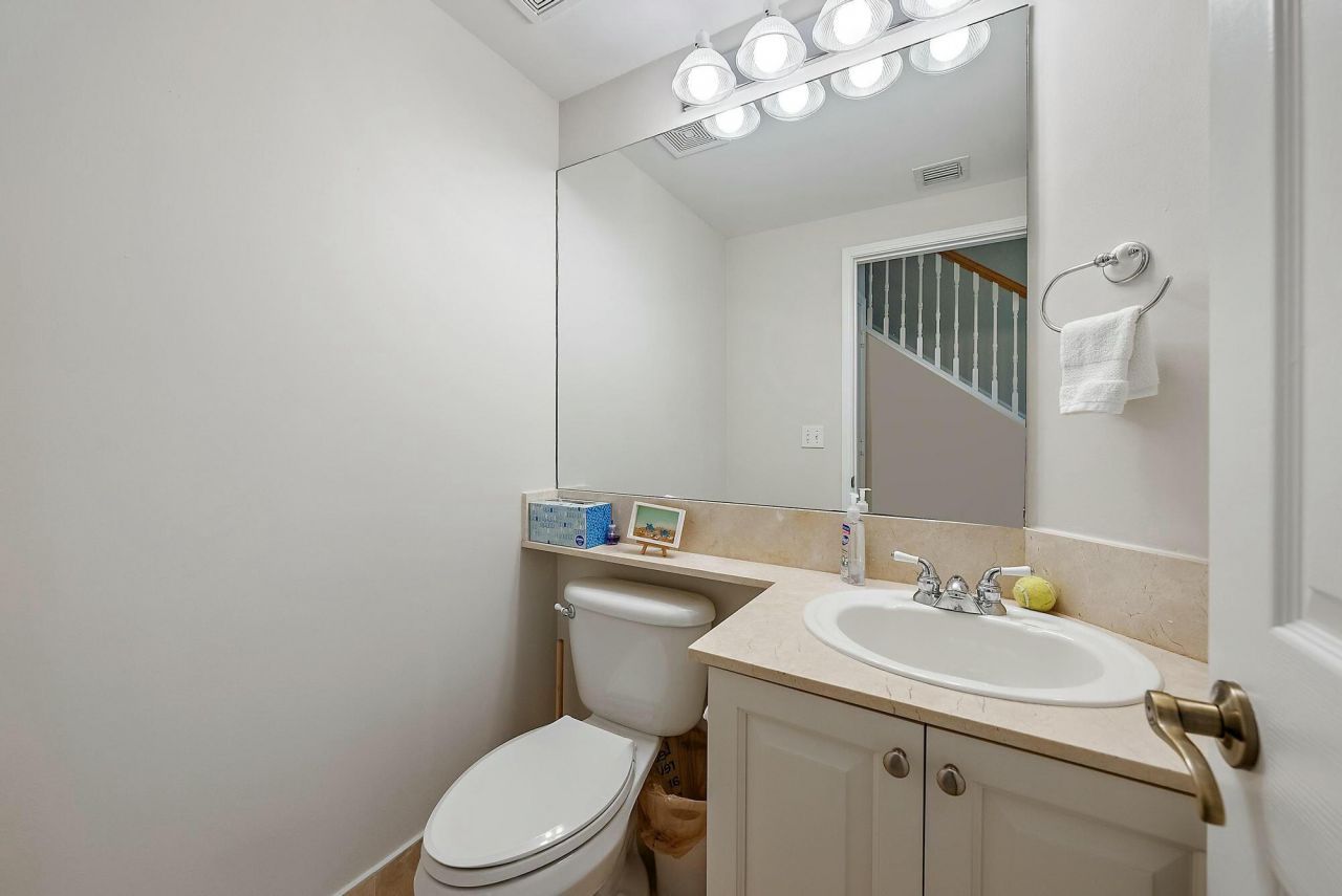 696 Fern Street, West Palm Beach, FL 33401 Photo