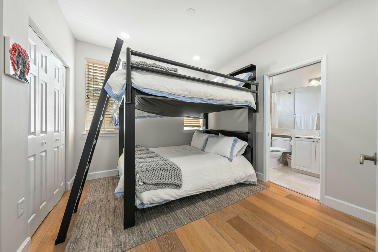 696 Fern Street, West Palm Beach, FL 33401 Photo