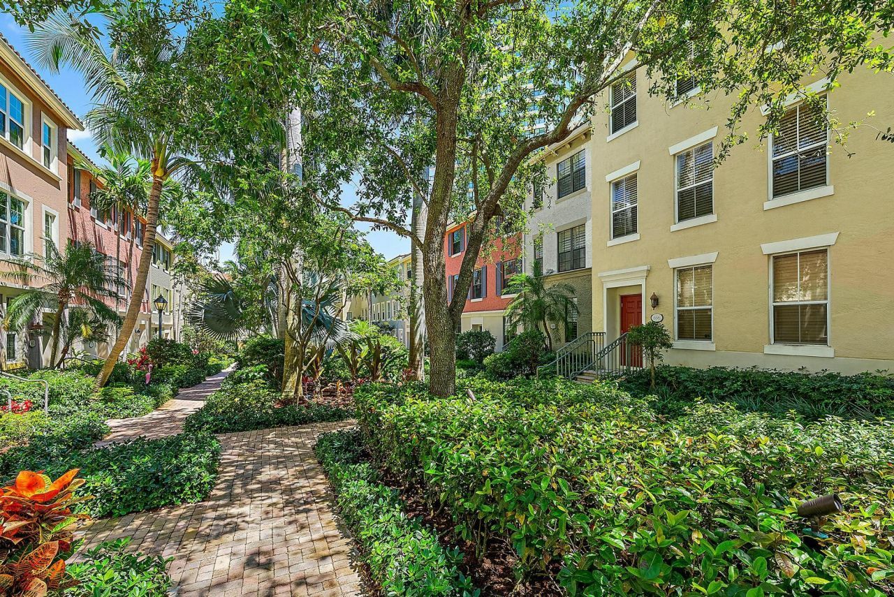 696 Fern Street, West Palm Beach, FL 33401 Photo