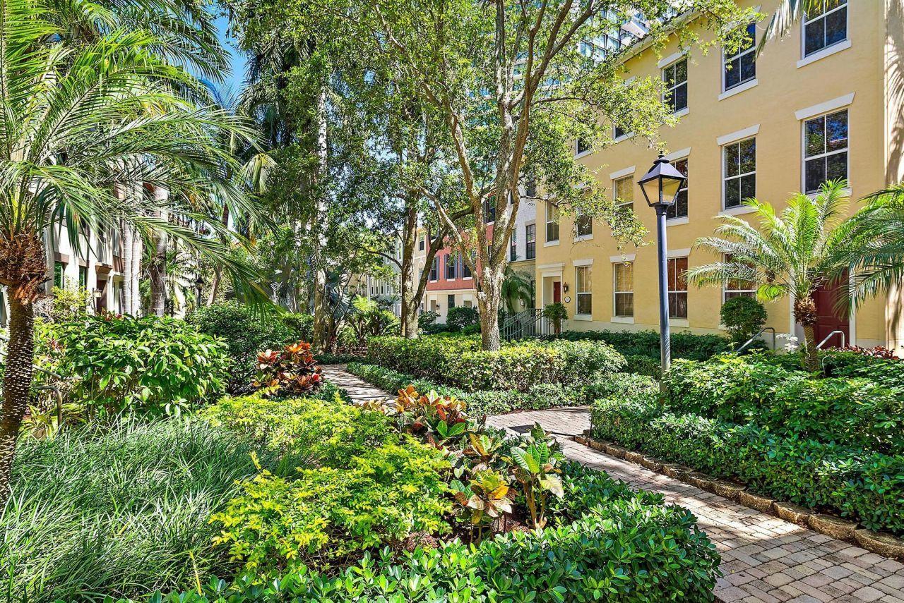 696 Fern Street, West Palm Beach, FL 33401 Photo